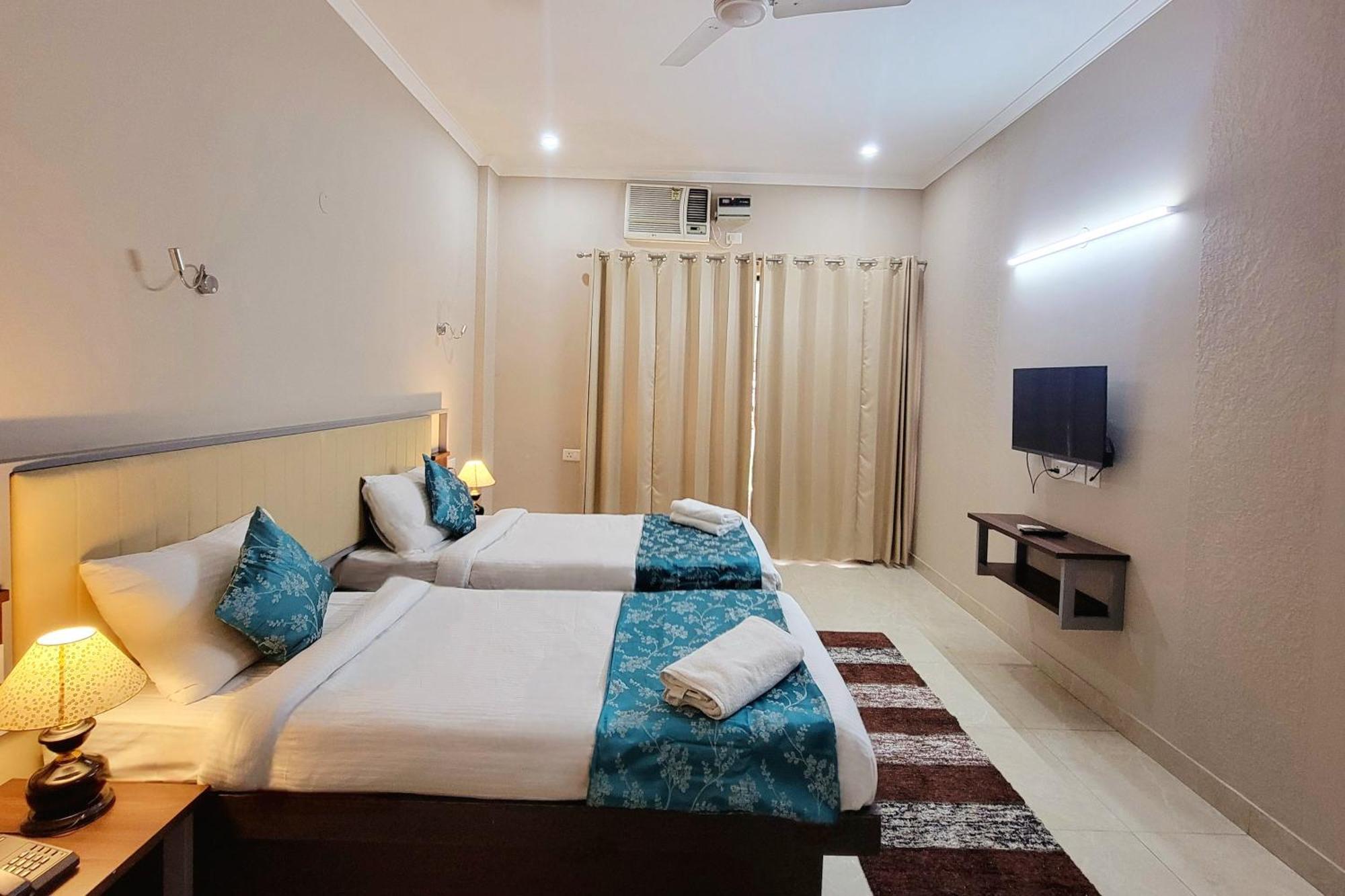 Vamsor Heights 1047 Hotel Gurgaon Exterior photo
