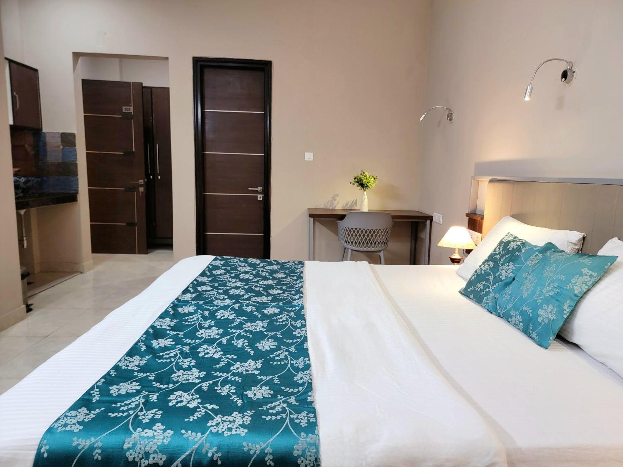 Vamsor Heights 1047 Hotel Gurgaon Exterior photo