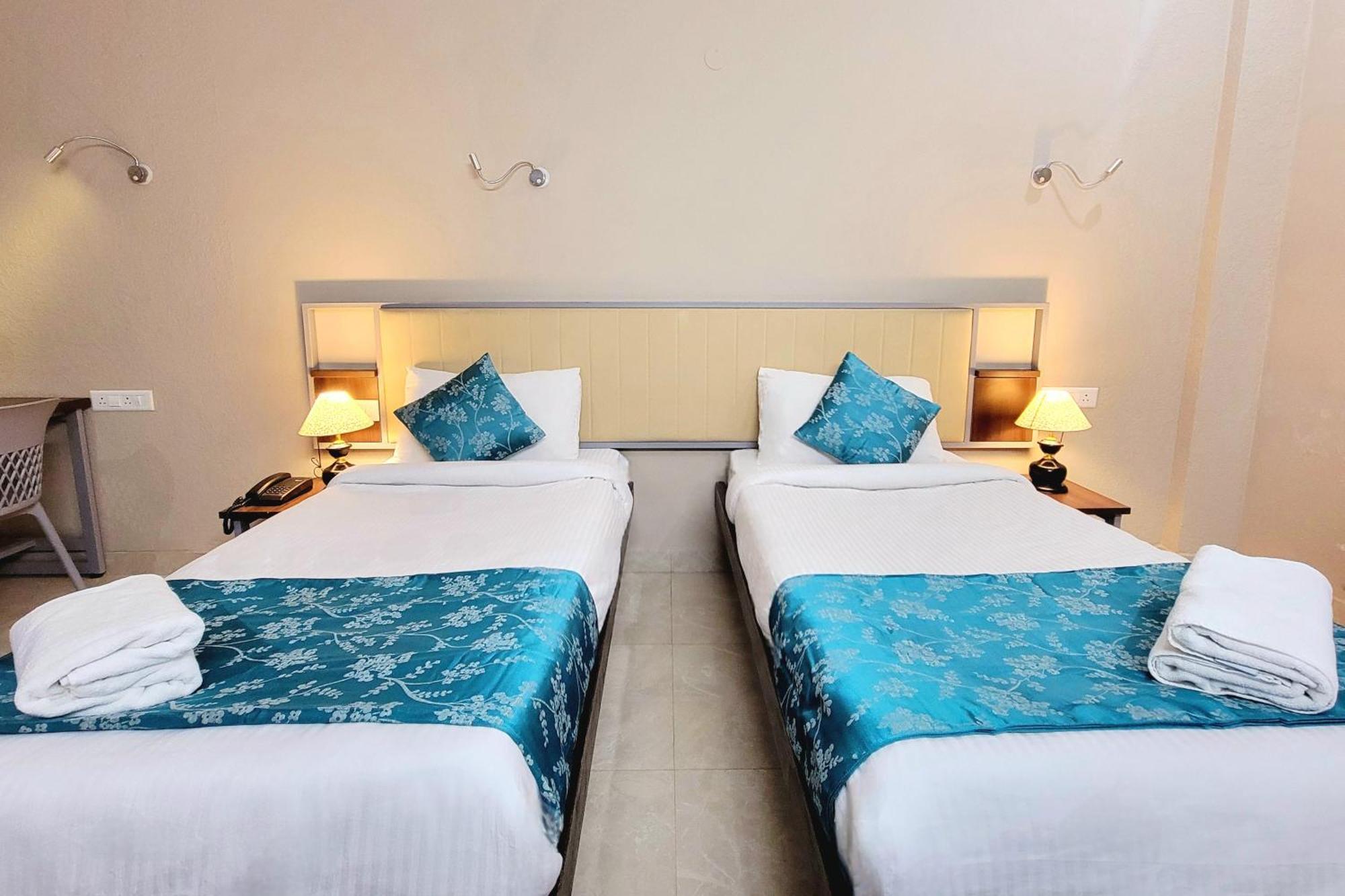 Vamsor Heights 1047 Hotel Gurgaon Exterior photo