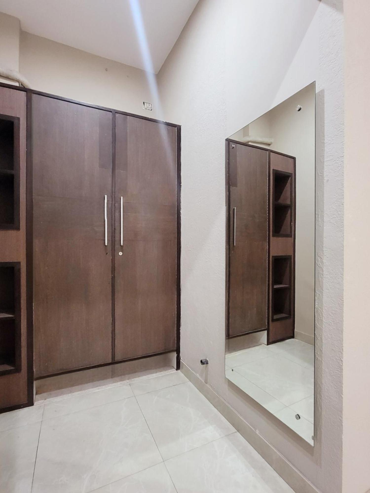 Vamsor Heights 1047 Hotel Gurgaon Exterior photo